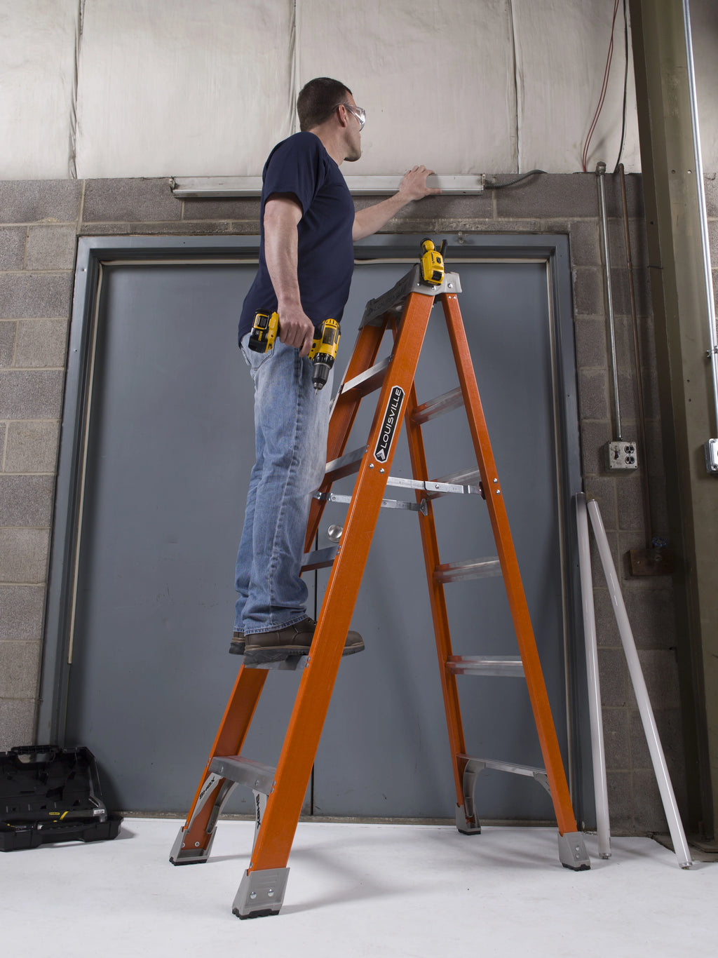 Louisville Ladder 12 - Foot Fiberglass Step Ladder, 300 - Pound Load Capacity, Type IA, FS1512
