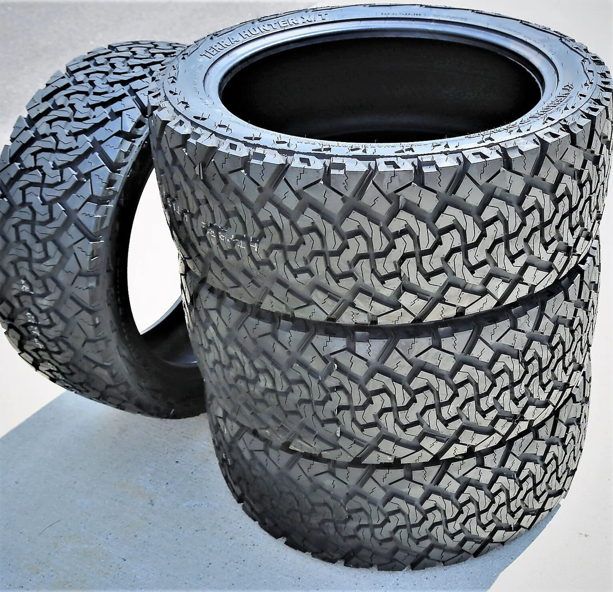 Venom Power Terra Hunter X/T 285/45R22 114T XL Extreme Terrain Tire